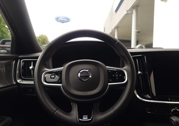 Volvo V60 cena 174900 przebieg: 101968, rok produkcji 2020 z Skoki małe 781